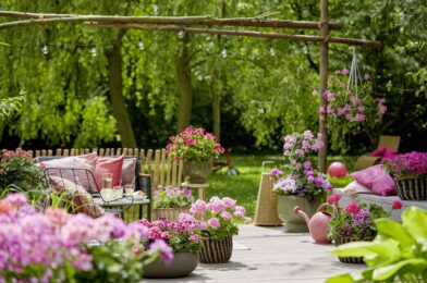 6 tips for attracting pollinator to your yard, according to garden professionals