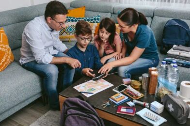 What parents should pack in an emergency bag