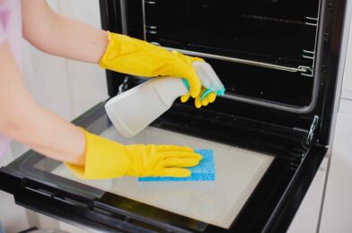 How to finally clean up a dirty oven without peeling all day, they say cleaners